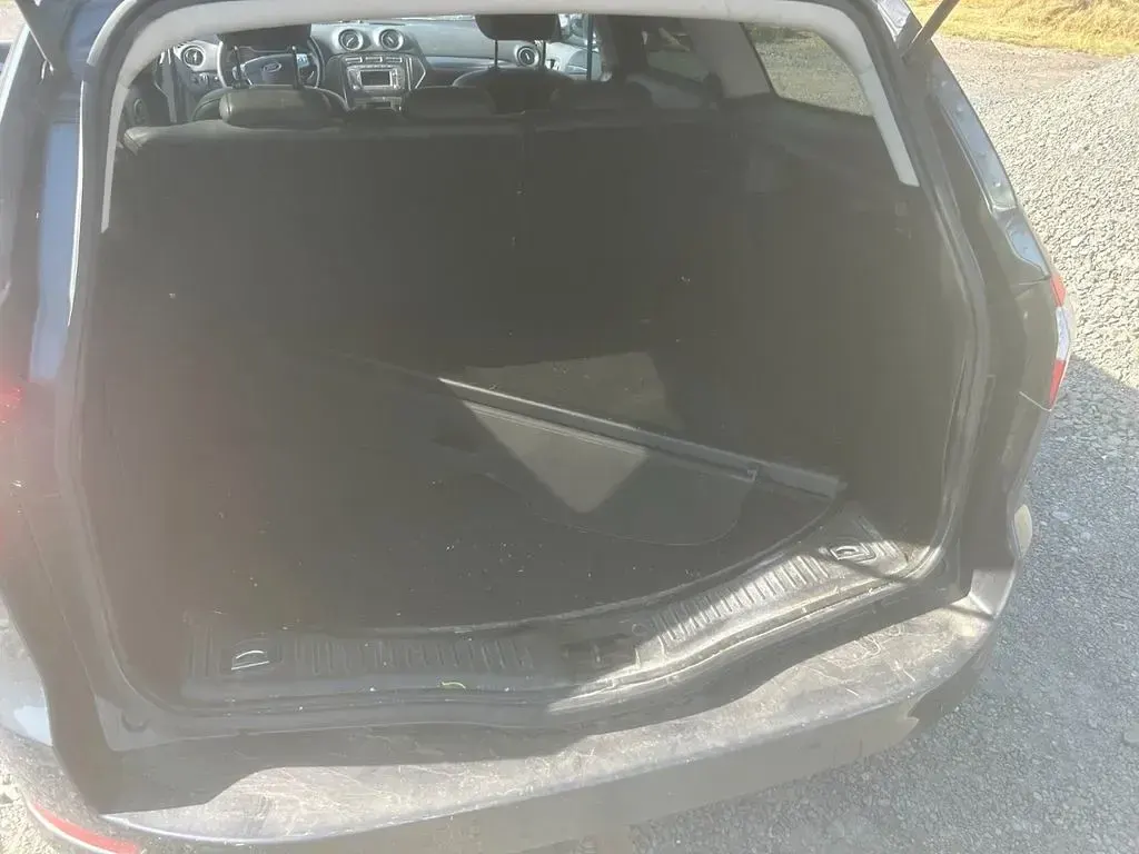 Gebraucht Ford Mondeo Trend 140 PS (102 kW) 2010 Schwarz Limousine