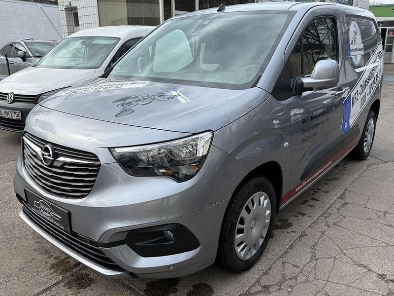 Grau Gebraucht 2020 Opel Combo Van / Kleinbus | 14.990 € - Bild 1/4
