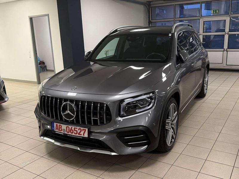 Grau Gebraucht 2020 Mercedes GLB35 AMG SUV | 43.999 € (Fairer Preis) - Bild 1/4
