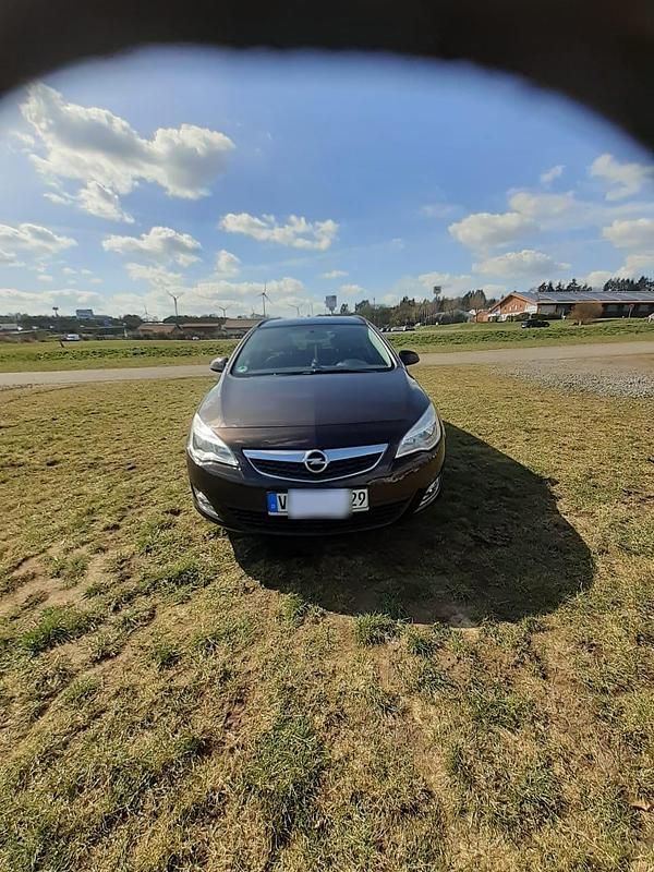 Second-hand Opel Astra 140 CP (102 kW) 2012 Negru Break