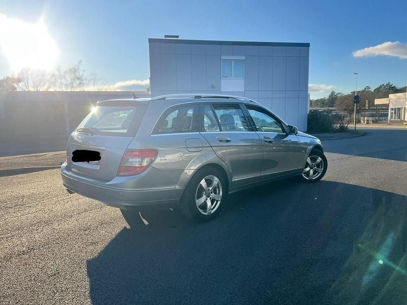 Grau Gebraucht 2010 Mercedes C200 Kombi | 3.800 € (Superpreis) - Bild 1/4