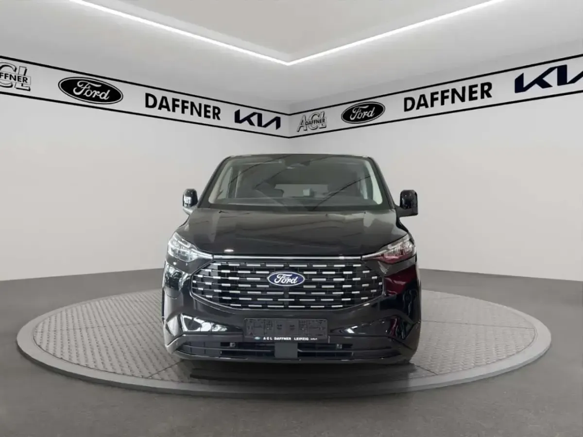 Neu Ford Tourneo Titanium X 232 PS (170 kW) 2026 Schwarz Van / Kleinbus