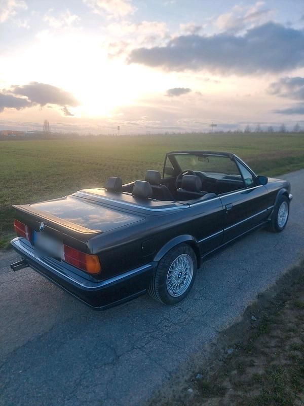 Gebraucht BMW 320 129 PS (94 kW) 1988 Schwarz Cabrio