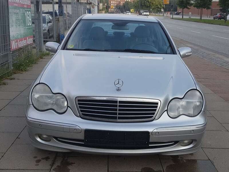 Brillantsilber metalliclack Gebraucht 2003 Mercedes C220 Limousine | 1.700 € (Guter Preis) - Bild 1/4