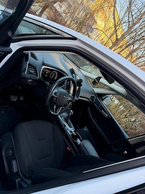 Weiß Gebraucht 2015 Ford S-MAX Van / Kleinbus | 7.900 € - Bild 1/4