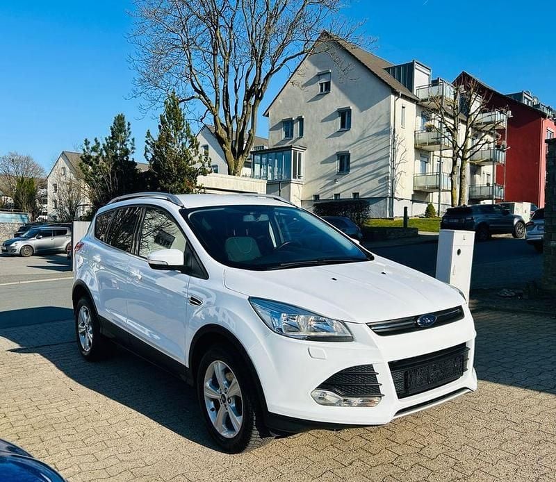 Gebraucht Ford Kuga Trend 150 PS (110 kW) 2015 Weiß SUV