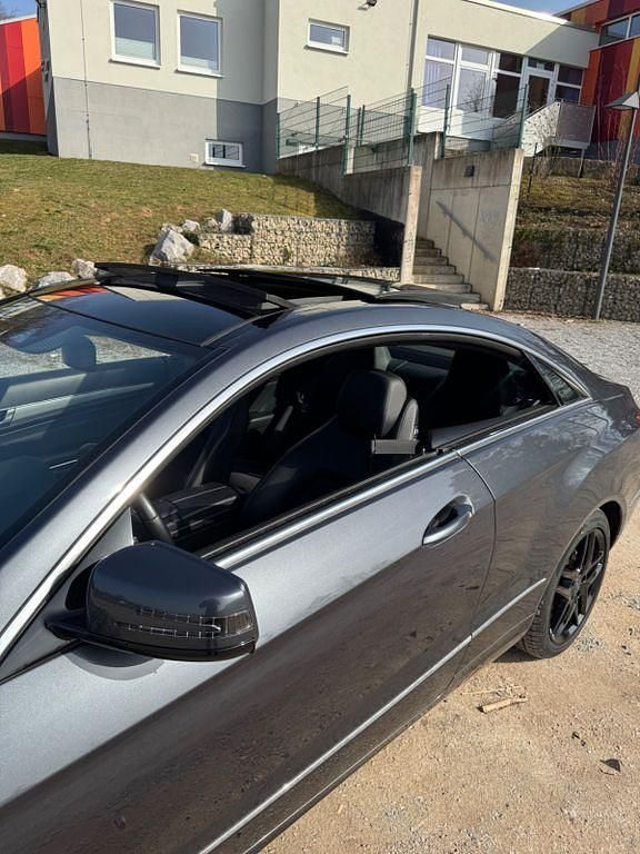 Gebraucht Mercedes E200 184 PS (135 kW) 2013 Schwarz Coupé