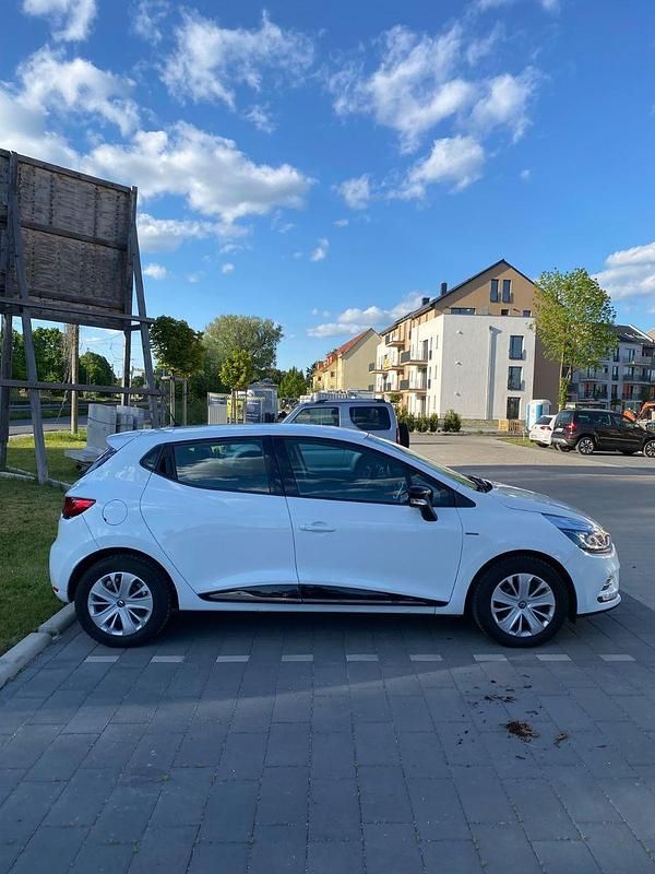 Weiß Gebraucht 2018 Renault Clio IV LIMITED Kleinwagen | 8.000 € (Guter Preis) - Bild 1/4