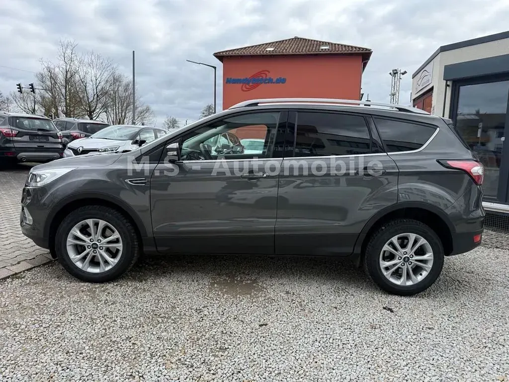 Gebraucht Ford Kuga Titanium 182 PS (133 kW) 2018 Grau SUV
