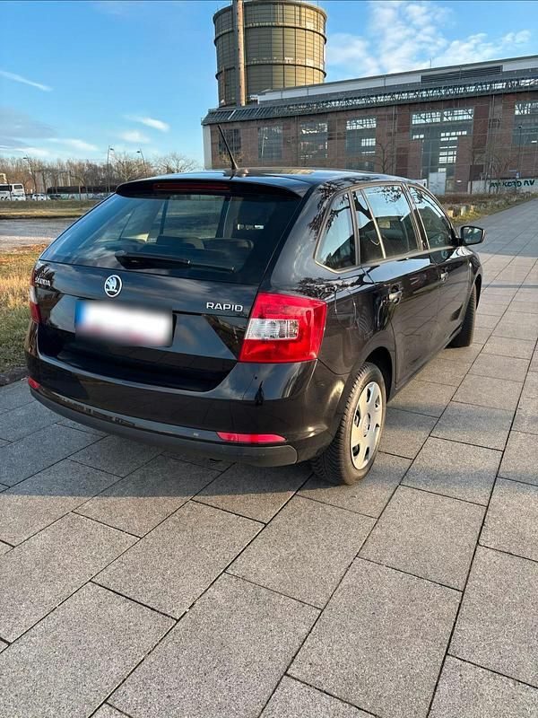 Second-hand Skoda Rapid 86 CP (63 kW) 2015 Negru Hatchback