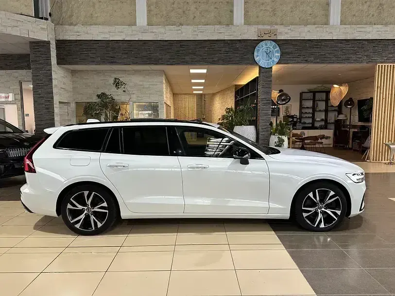 Gebraucht Volvo V60 R-Design 341 PS (250 kW) 2021 Weiß Kombi