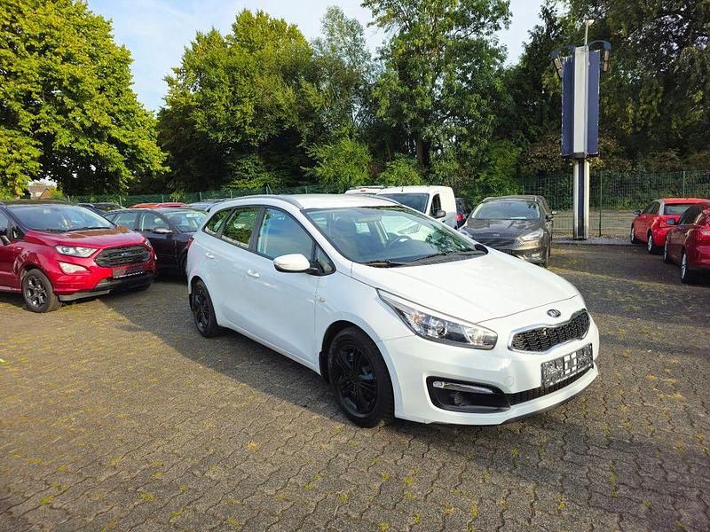 Weiß Gebraucht 2016 Kia Ceed Sportswagon Kombi | 6.490 € (Guter Preis) - Bild 1/4