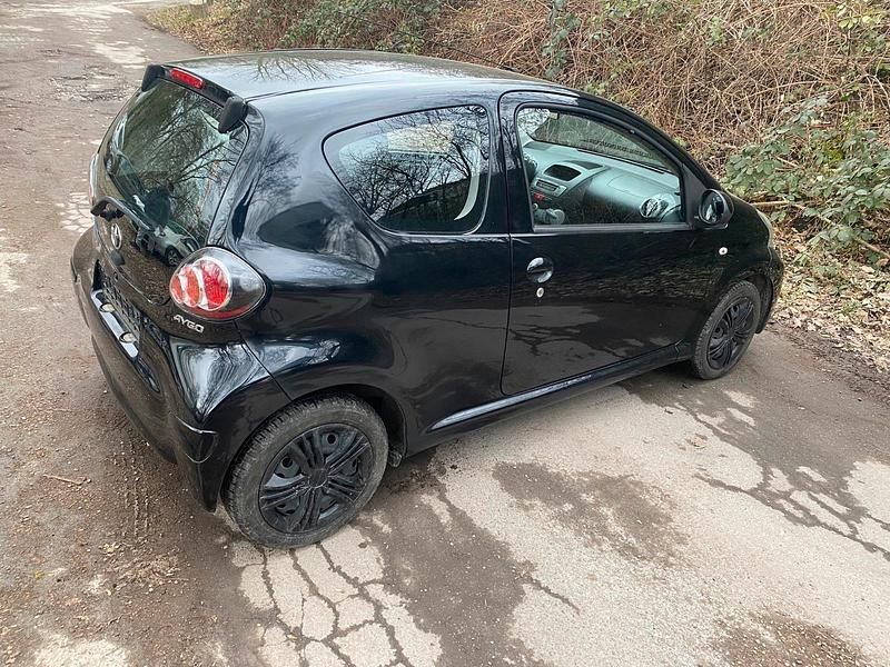 Gebraucht Toyota Aygo 68 PS (50 kW) 2012 Schwarz Kleinwagen