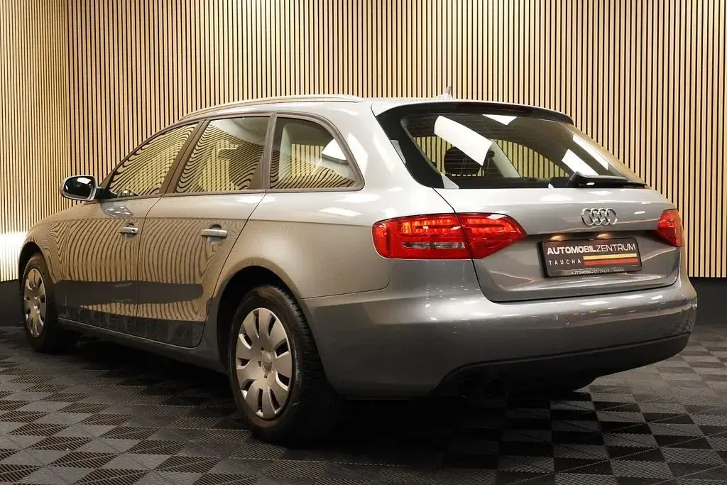 Gebraucht Audi A4 Attraction 160 PS (117 kW) 2010 Grau Kombi