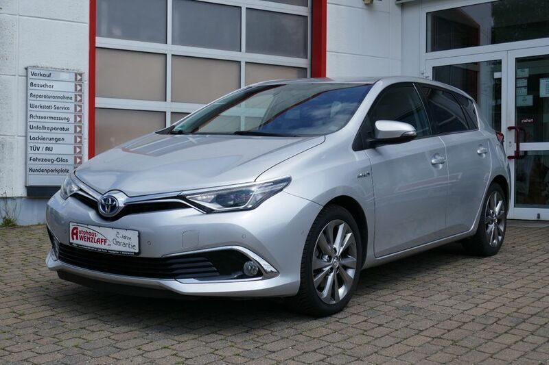 Silber Gebraucht 2015 Toyota Auris Hybrid Executive Limousine | 13.500 € (Etwas zu teuer) - Bild 1/4