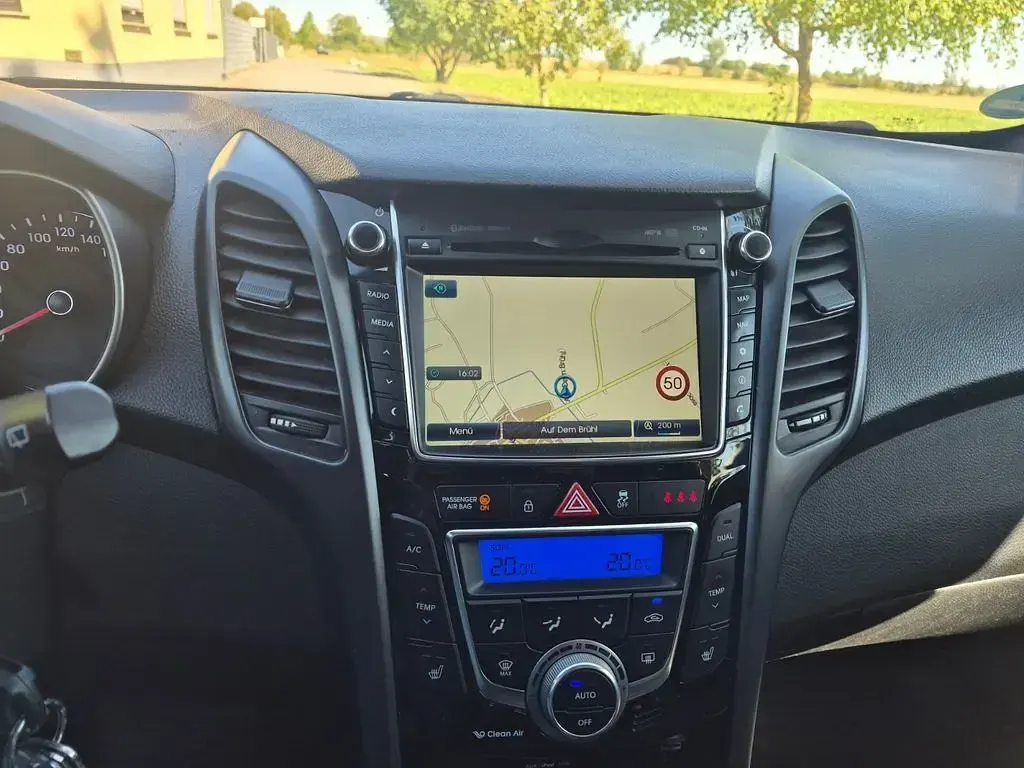 Gebraucht Hyundai i30 Passion Plus 110 PS (80 kW) 2016 Grau Limousine