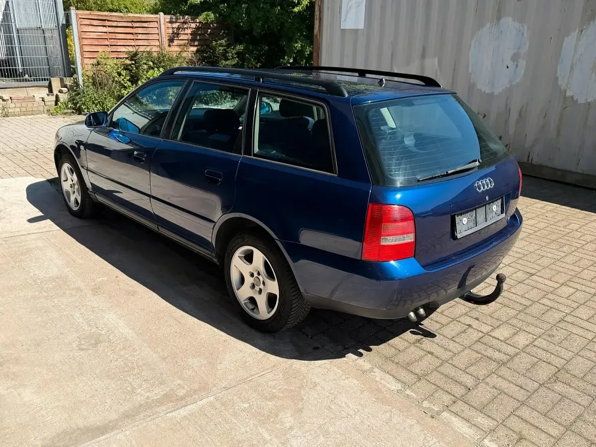 Second-hand Audi A4 110 CP (80 kW) 1999 Albastru Break