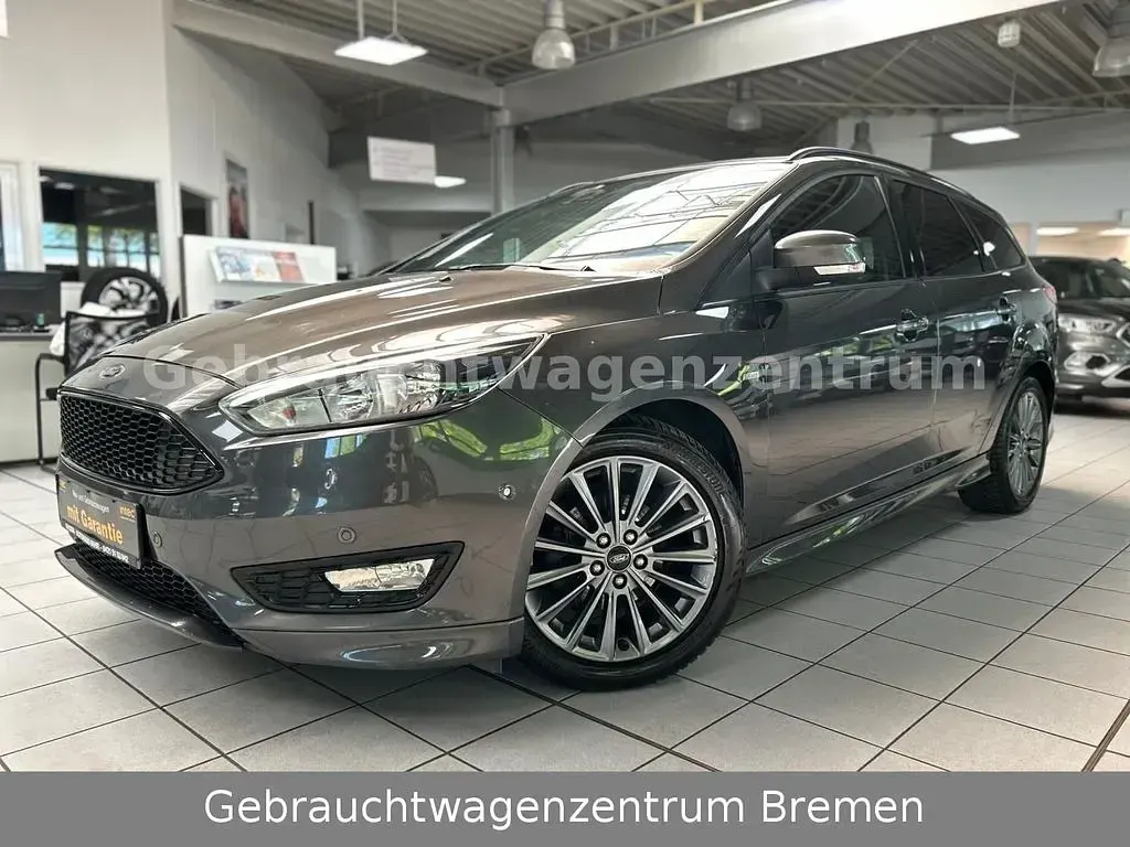 Usata Ford Focus ST-Line 140 CV (102 kW) 2018 Grigio Berlina