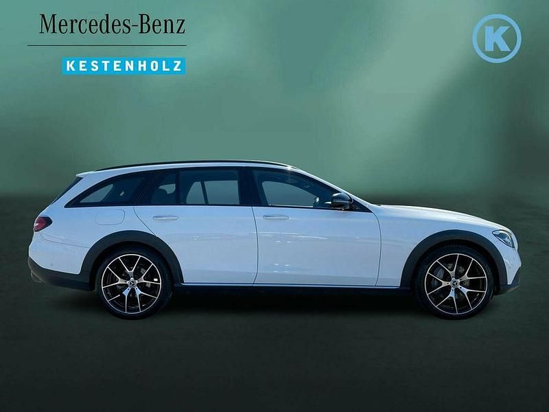 Gebraucht Mercedes E220 AMG 200 PS (147 kW) 2022 Unilack polarweiß Kombi
