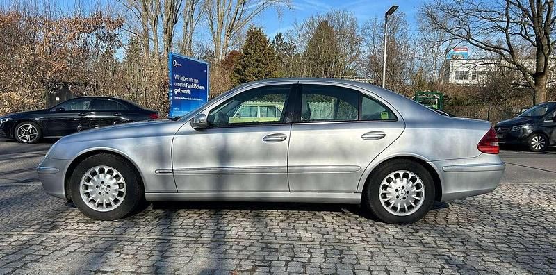 Second-hand Mercedes E200 163 CP (119 kW) 2003 Argintiu Berlinǎ