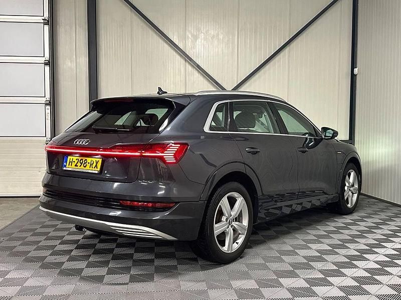 Usata Audi e-tron 230 kW (313 CV) 2020 Grigio SUV