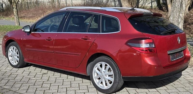 Gebraucht Renault Laguna III Dynamique 140 PS (102 kW) 2010 Rot Kombi