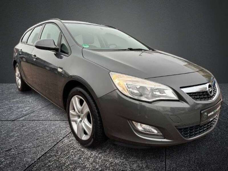 Gebraucht Opel Astra Edition 160 PS (117 kW) 2011 Grau Kombi