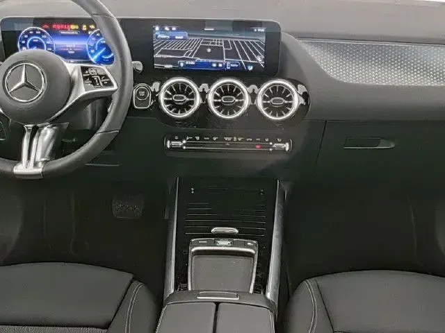 Gebraucht Mercedes EQA300 Progressive 167 kW (228 PS) 2025 Weiß SUV