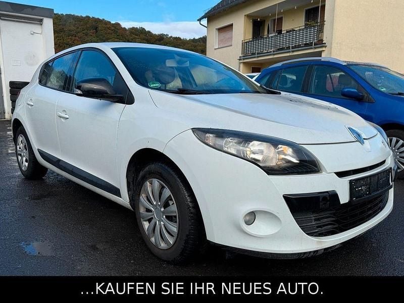 Gebraucht Renault Mégane 106 PS (77 kW) 2011 Weiß Limousine