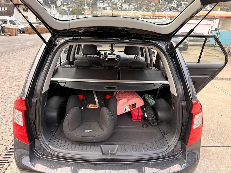 Gebraucht Kia Carens 144 PS (105 kW) 2009 Grau Van / Kleinbus