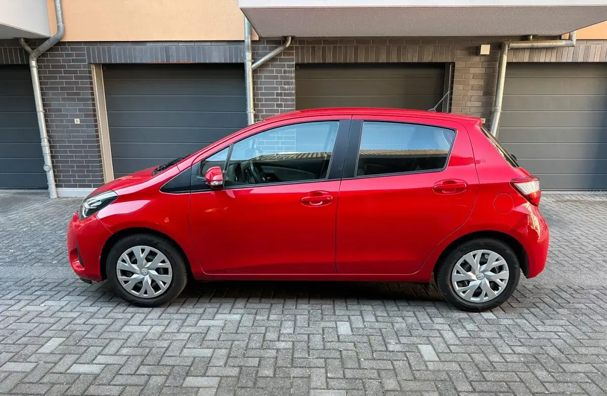 Gebraucht Toyota Yaris 69 PS (50 kW) 2018 Rot Kleinwagen