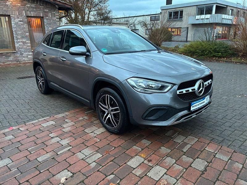 Grau Gebraucht 2023 Mercedes GLA200 SUV | 31.950 € (Superpreis) - Bild 1/4