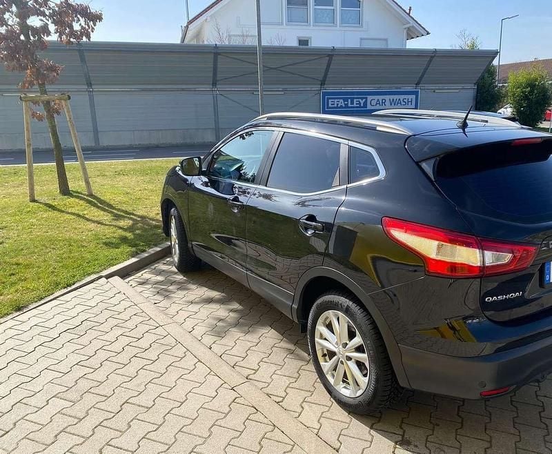 Gebraucht Nissan Qashqai Acenta 116 PS (85 kW) 2017 Schwarz SUV