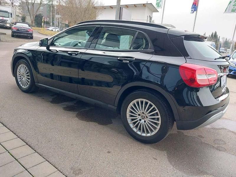 Gebraucht Mercedes GLA180 122 PS (89 kW) 2018 Schwarz SUV