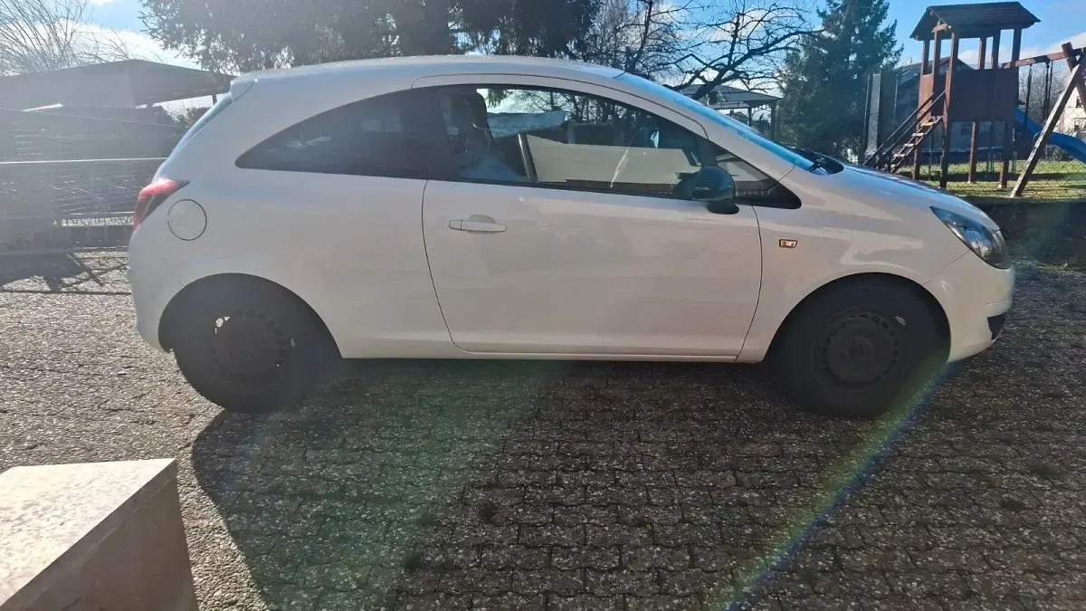 Gebraucht Opel Corsa 101 PS (74 kW) 2010 Weiß Kleinwagen