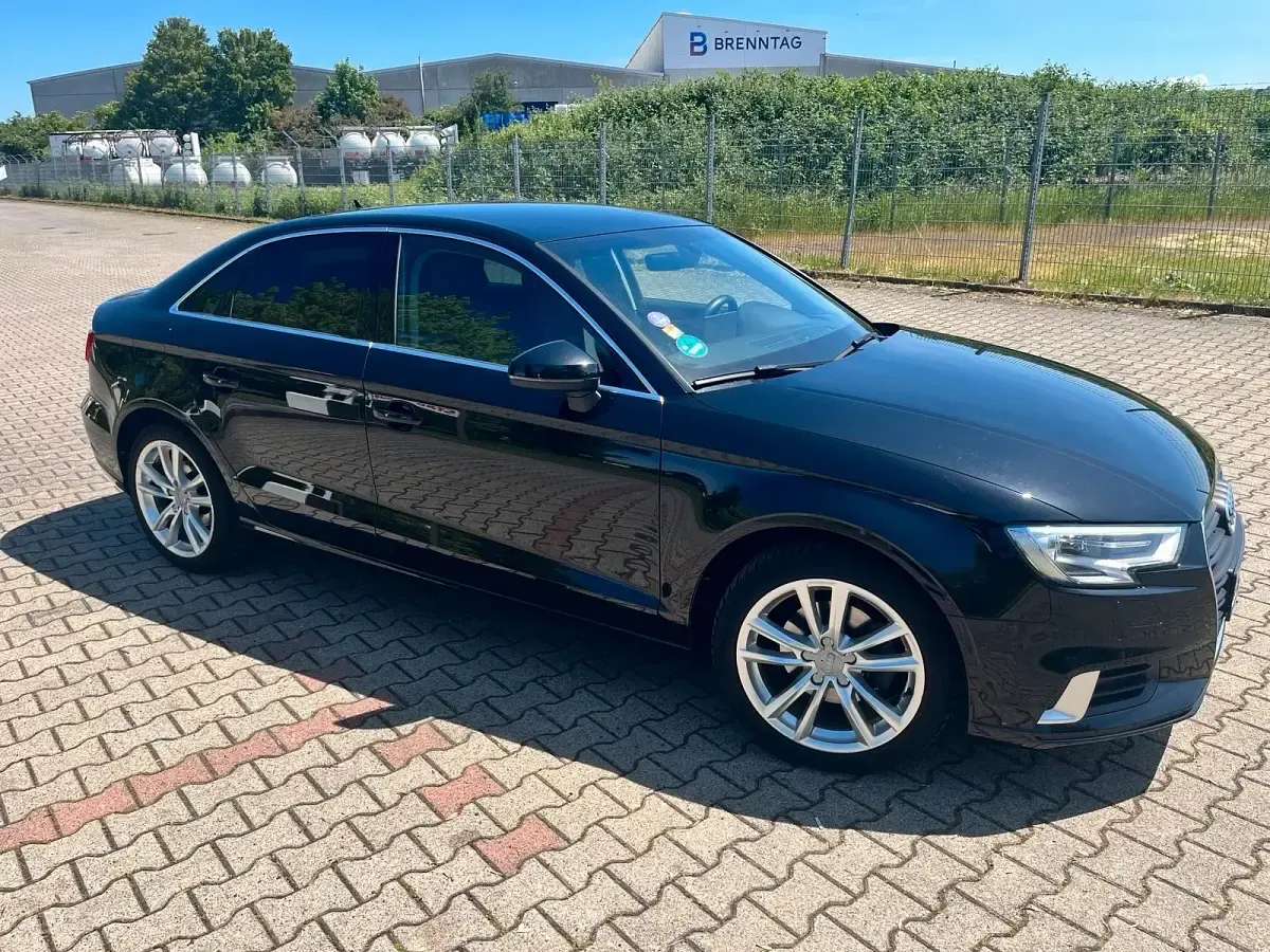Gebraucht Audi A3 Design 116 PS (85 kW) 2017 Schwarz Limousine