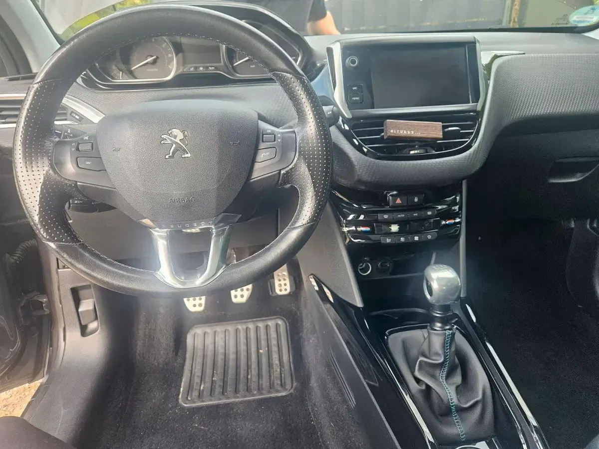 Gebraucht Peugeot 2008 Crossway 130 PS (95 kW) 2019 Grau SUV