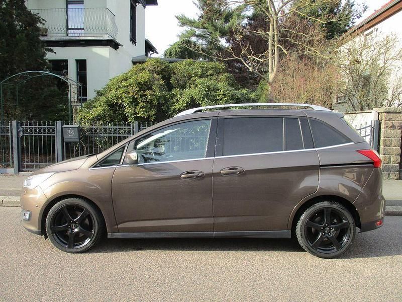 Gebraucht Ford Grand C-Max Titanium 150 PS (110 kW) 2015 Braun Van / Kleinbus