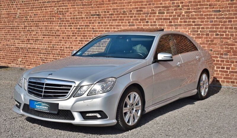 Grau Gebraucht 2010 Mercedes E350 Sport Limousine | 9.190 € (Superpreis) - Bild 1/4