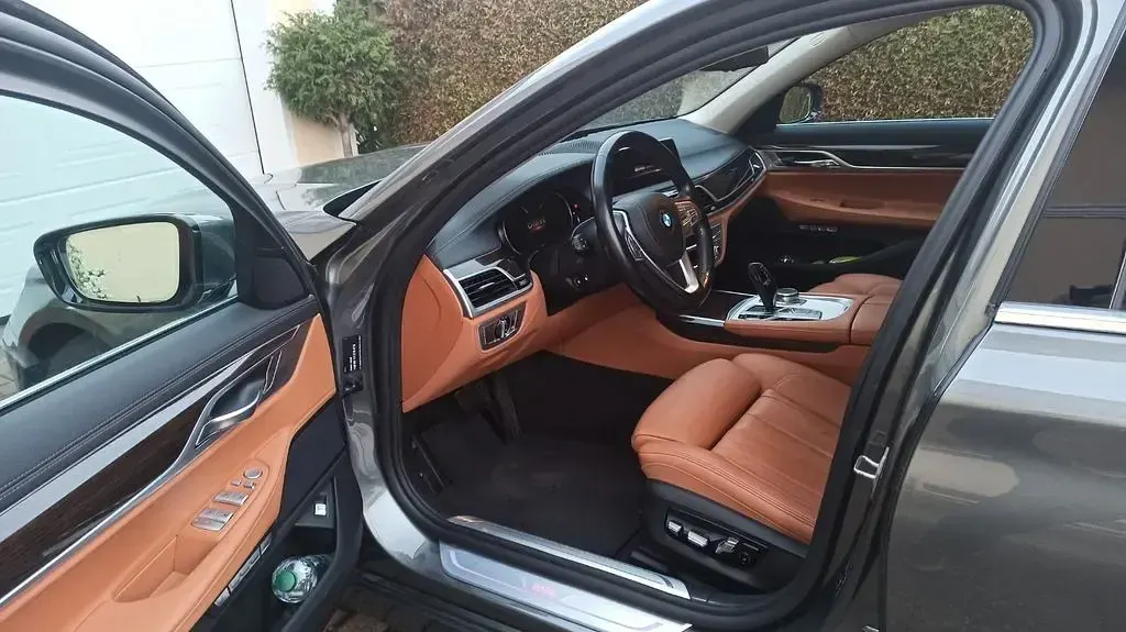 Gebraucht BMW 740 320 PS (235 kW) 2018 Grau Limousine