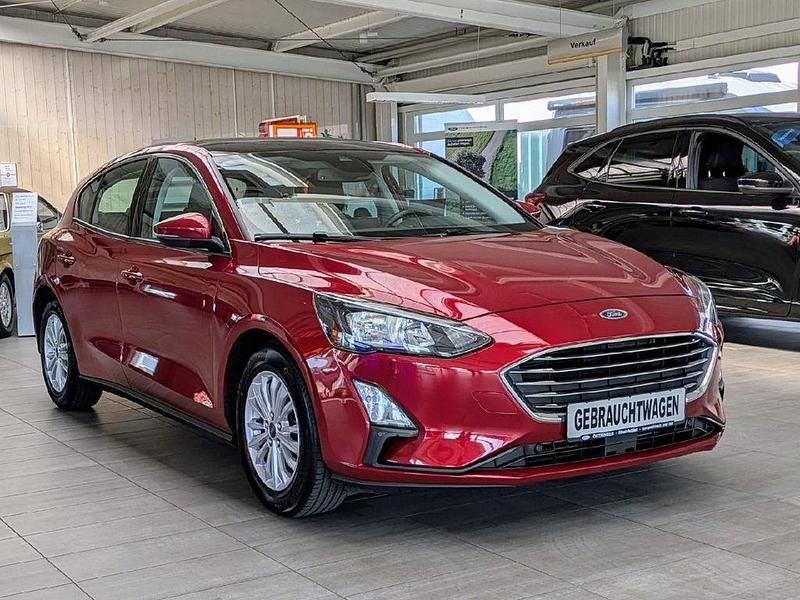 Gebraucht Ford Focus Titanium 150 PS (110 kW) 2019 Rot Limousine