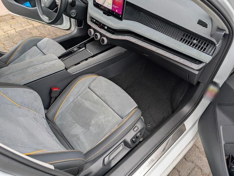 Gebraucht Skoda Superb Selection 150 PS (110 kW) 2024 Weiß Kombi