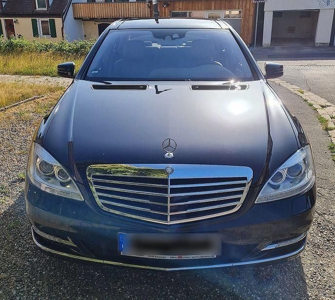 Schwarz Gebraucht 2011 Mercedes S500 Limousine | 22.500 € (Etwas zu teuer) - Bild 1/4