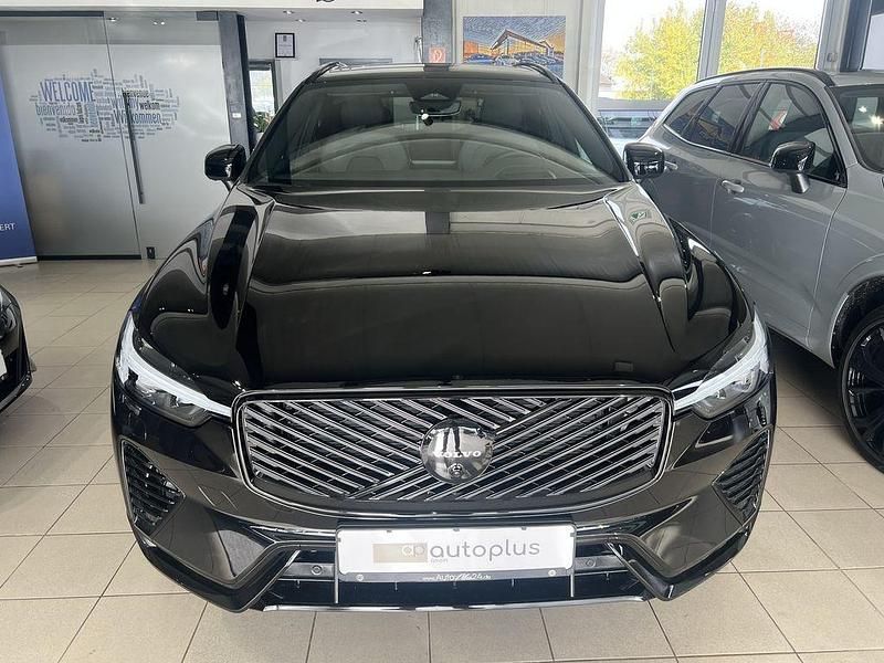 Neu Volvo XC60 Plus 398 PS (292 kW) 2025 Onyx black SUV