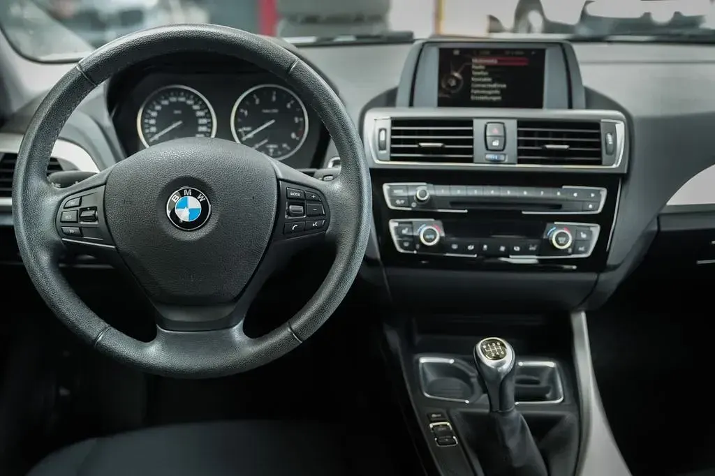 Gebraucht BMW 116 116 PS (85 kW) 2015 Silber Kleinwagen
