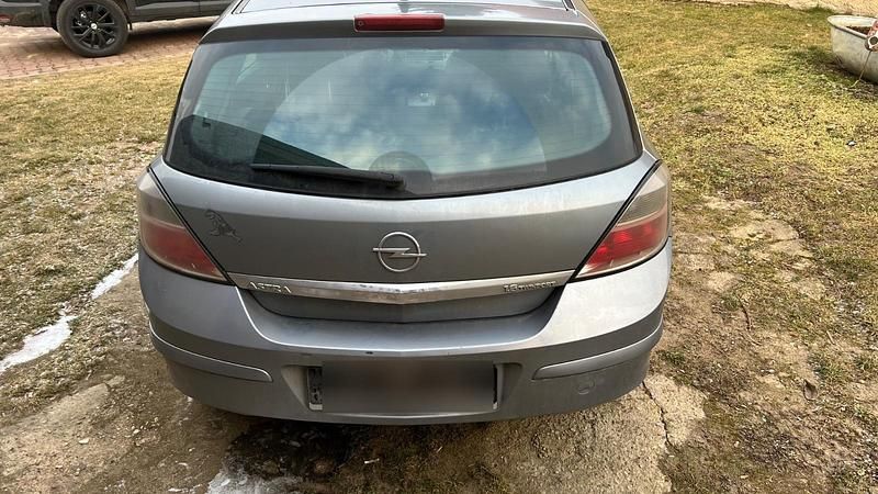 Gebraucht Opel Astra 105 PS (77 kW) 2007 Grau Limousine