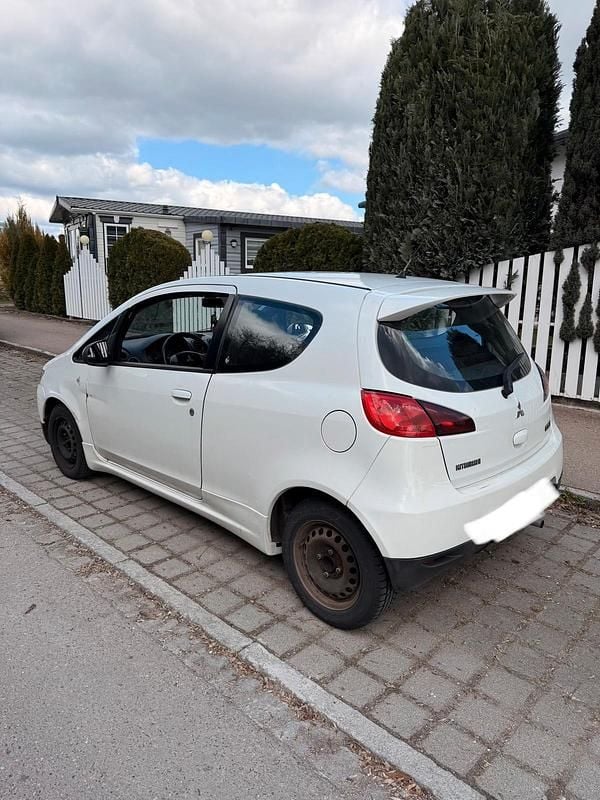 Gebraucht Mitsubishi Colt 75 PS (55 kW) 2010 Weiß Kleinwagen