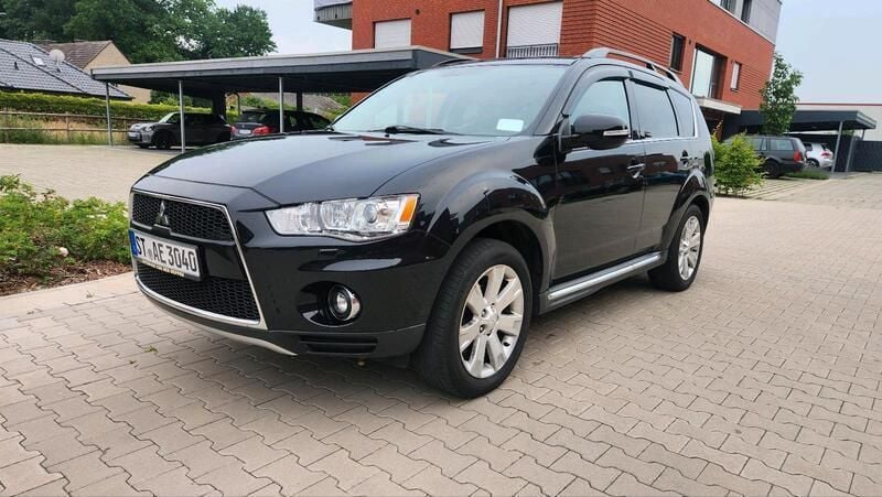 Schwarz Gebraucht 2010 Mitsubishi Outlander Top SUV | 8.999 € - Bild 1/4