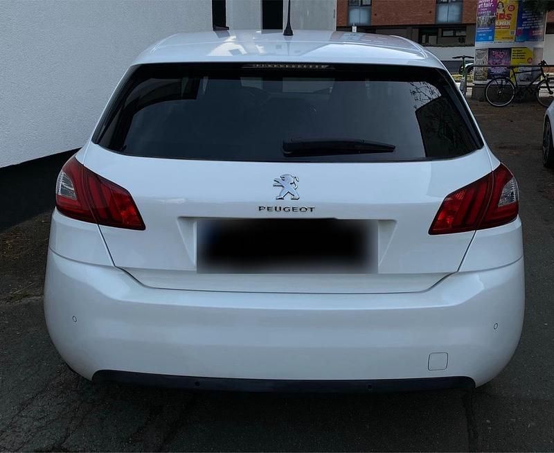 Gebraucht Peugeot 308 130 PS (95 kW) 2016 Weiß Coupé