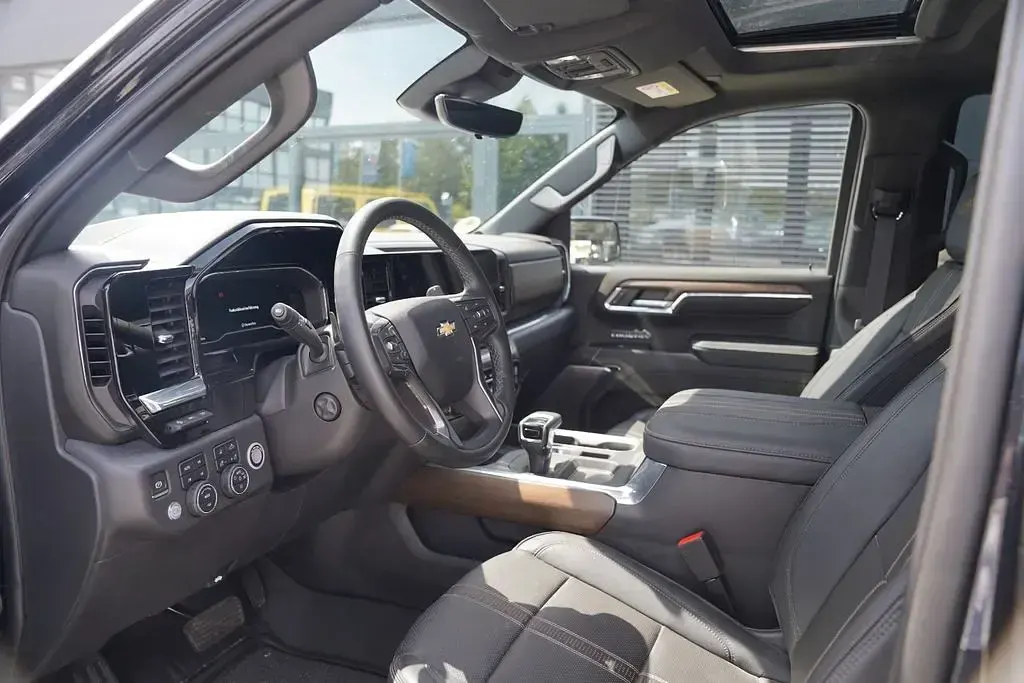Gebraucht Chevrolet Silverado 426 PS (313 kW) 2024 Grau SUV
